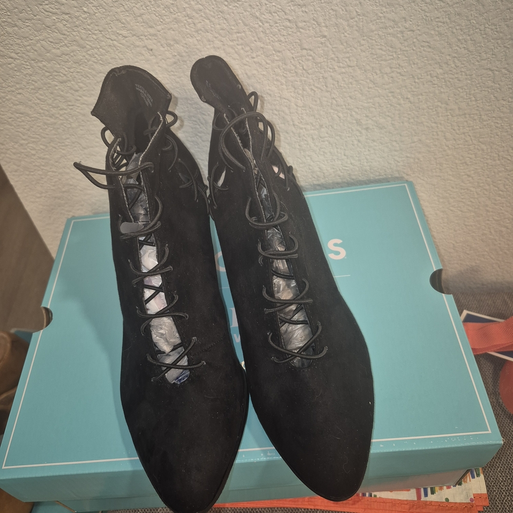 Black Lace-Up Women's Shoes